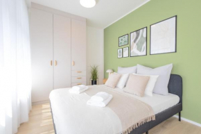 Bright 2BR - 8th floor - Balcony - Free Parking